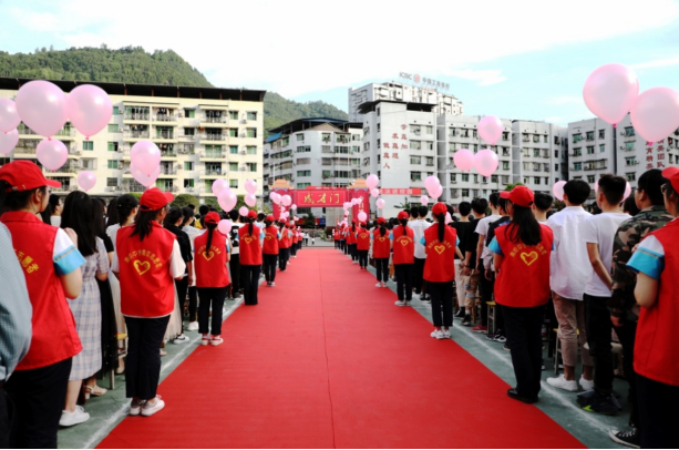 宣汉县南坝中学举行成人礼暨庆祝"五四"系列活动