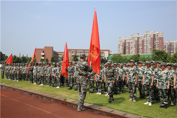 新津县华润高级中学2019级高一新生军训热力开营