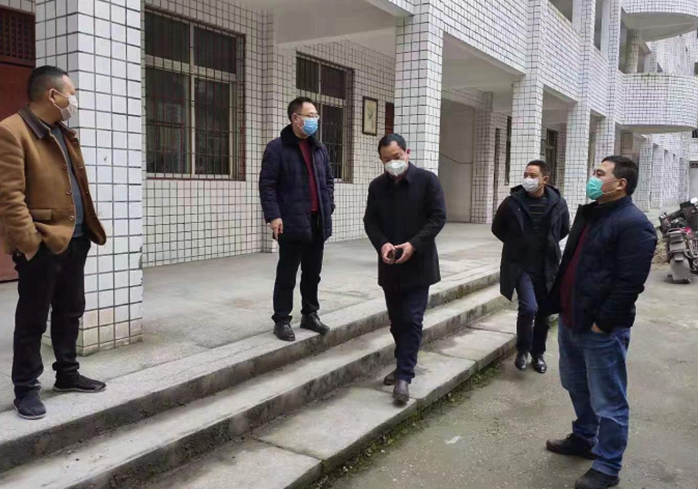 大竹县教科局领导到石河中学督查新冠肺炎疫情防控工作