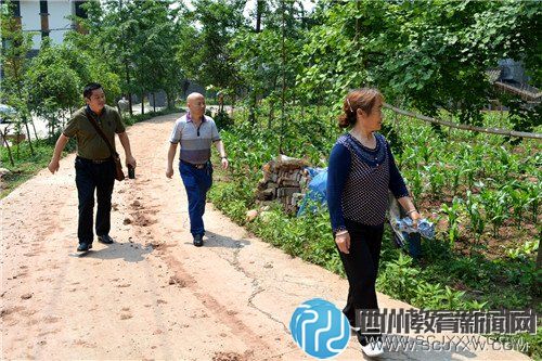 邛崃文昌小学开展精准扶贫活动