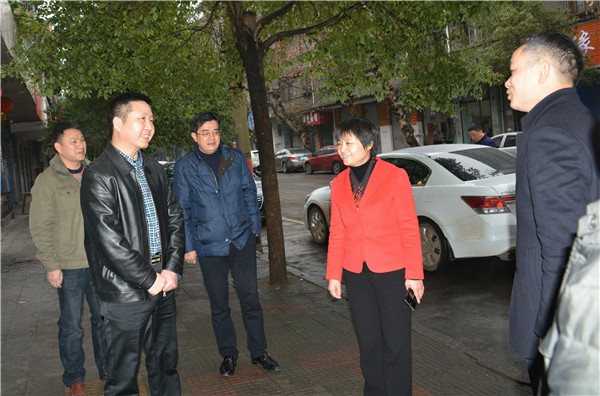 资阳区主要领导春节上班第一件事慰问教育局教职工