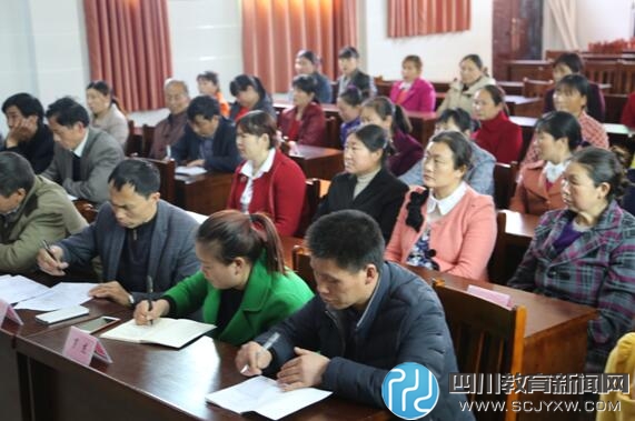 平昌縣筆山小學:召開學生營養餐從業人員培訓會