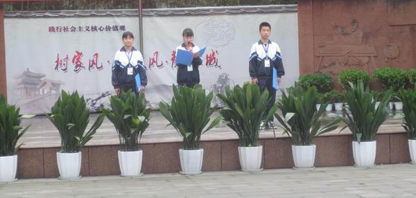 感恩母亲 文翁实验中学在行动