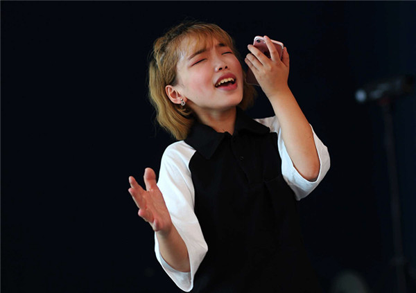 18봨ŮӰƸ¼ȡ