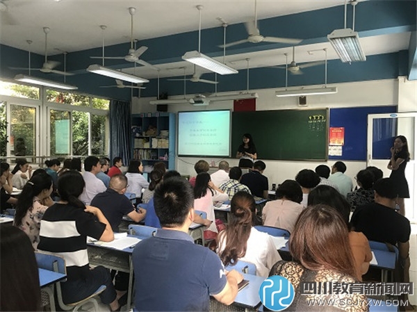 泡小西区召开社区街道两委员一代表恳谈会