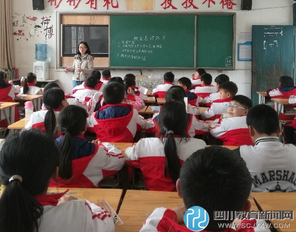 南江县沙河镇小学:开展教育惠民政策宣传活动