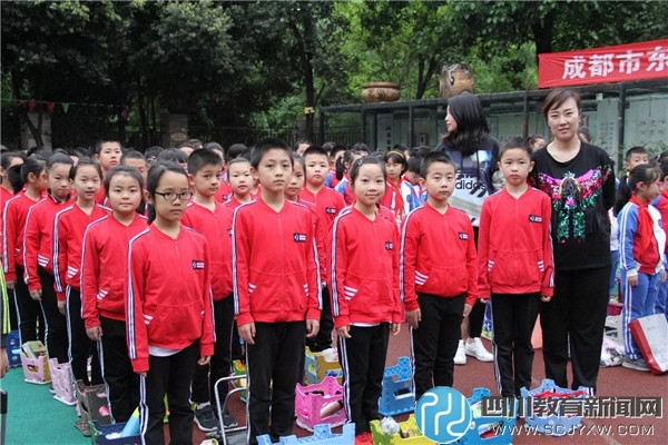 成都市东城根街小学举行2018年春季运动会