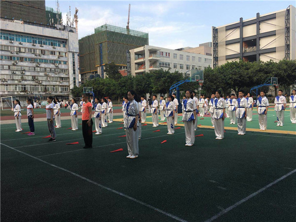 鐵路中學武術隊聯手,勇奪成都市第五屆初中生綜合運動會武術比賽