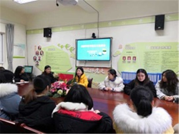 温江区实验幼儿园召开见习生总结会