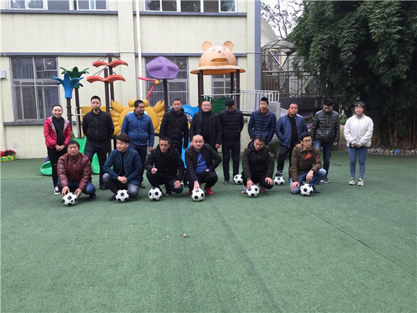 龙马幼儿园举行“第二届爸爸足球俱乐部”启动仪式