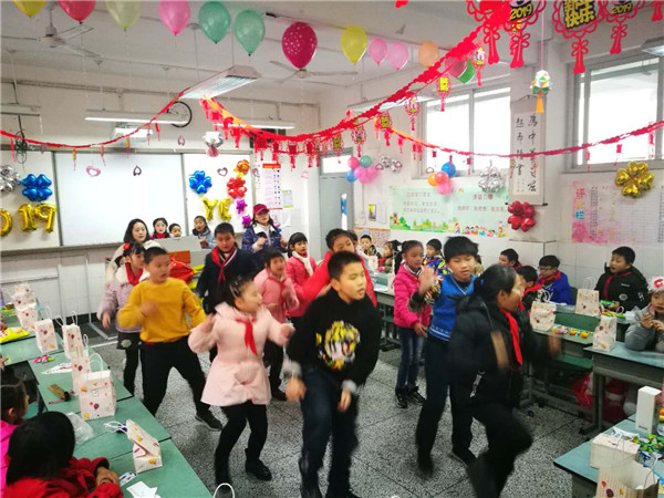 少城小学开展2019庆元旦暨“校长藏书”阅读分享会