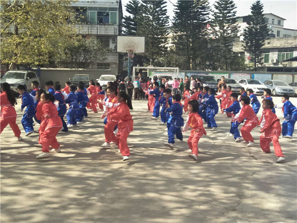 三岔学区共同体领导到兴隆九义校视导德育工作