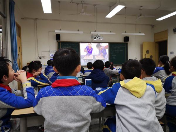 成都市建设路小学科学组举行新进教师汇报课活动