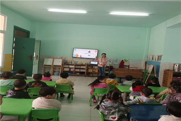 留耕镇幼儿园：遵守交通规则，从你我做起