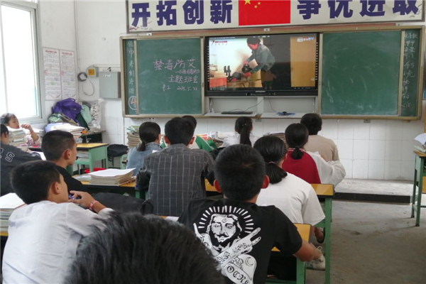 䰮   