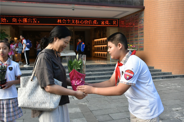 不忘初心 幸福前行 人北小学西区庆祝第35个教师节