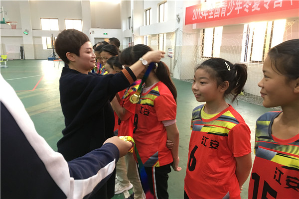 东城小学勇夺宜宾市小学排球赛女子组冠军 四川教育新闻网手机版