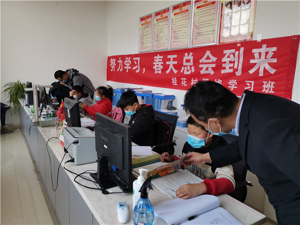 社区助力 龙泉四小保障“停课不停学”
