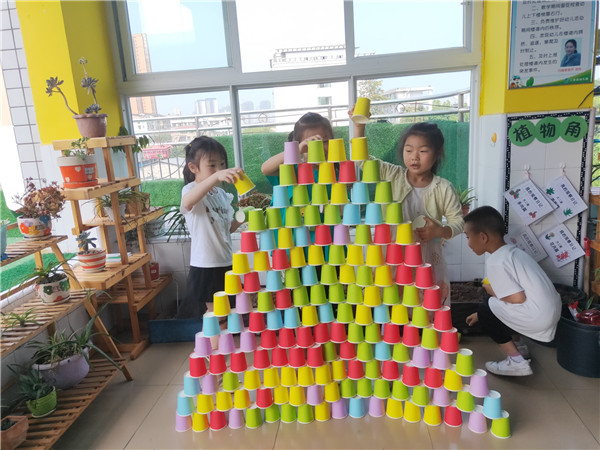 江安縣幼兒園開展紙杯建構遊戲活動