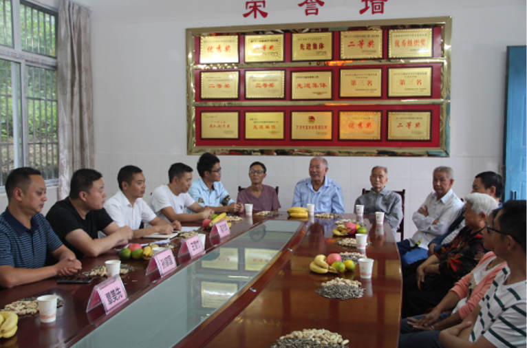 会上,在黑宝山小学校长吴元武希望学校特色鲜明,教师幸福,学生向往