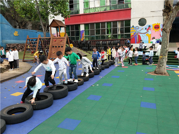 讓孩子成為活動的主人江安縣幼兒園開展戶外體能大循環活動