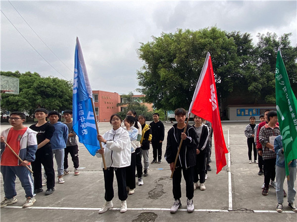 蟠龙中学开展清明祭扫安全第一教育活动