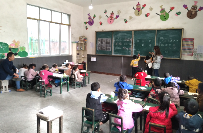 宣汉县三胜中心校督查幼儿常规保教活动