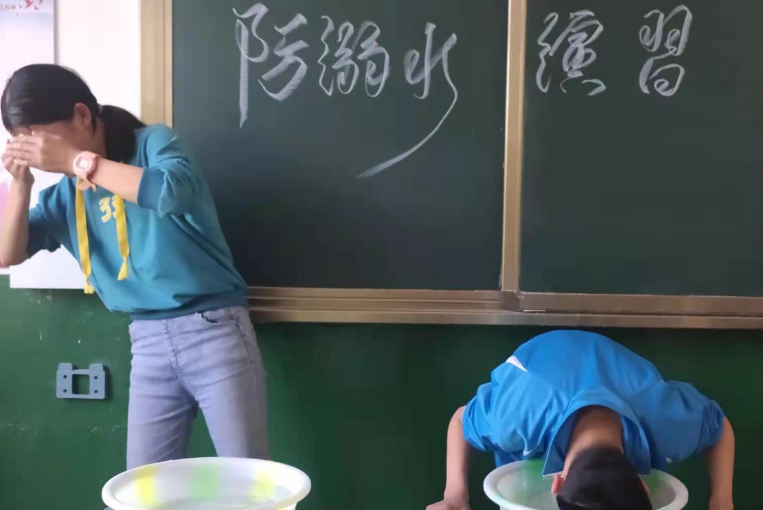 达州高新区斌郎矿山学校开展“体验溺水，珍爱生命”防溺水安全教育活动