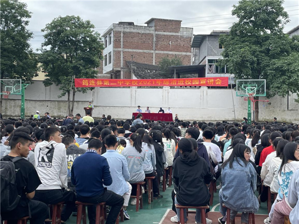筠连县第二中学校开展综合治理进校园宣讲活动