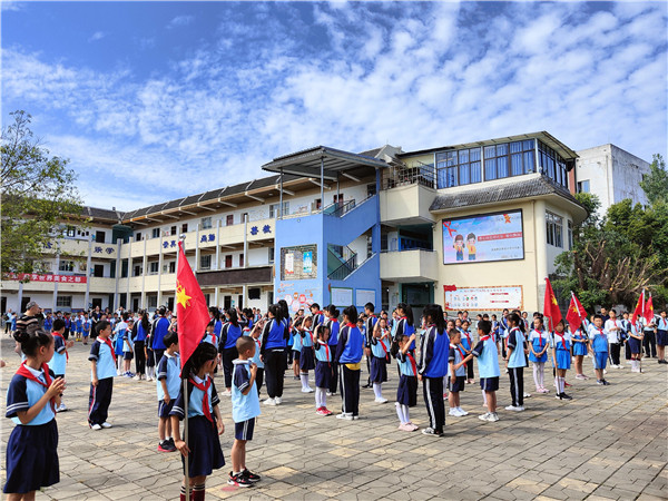 彩塘镇宏安小学图片