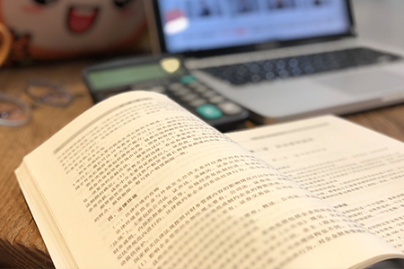 北京：义务教育学校不得使用境外教材
