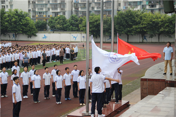 四川省彭州中学校服图片