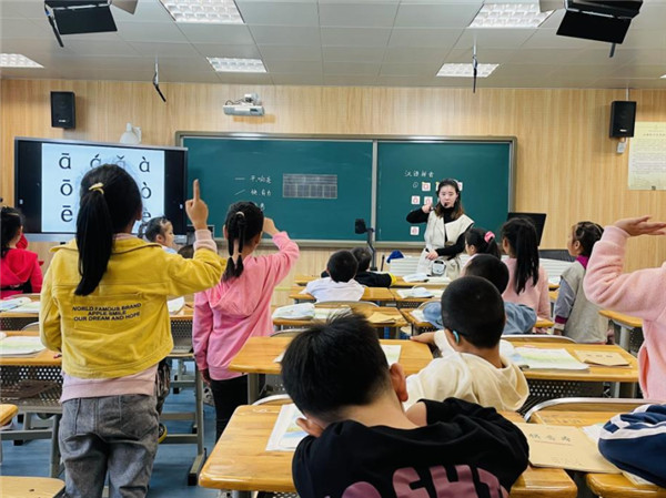 聚焦拼音教学庆安小学新进教师探索高质量语文课堂