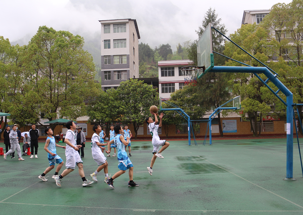 万源市竹峪学区中小学生篮球比赛圆满结束