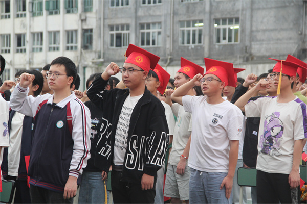 青春拂晓,扬帆远航——筠连县第二中学校举行2022届毕业典礼暨成人礼