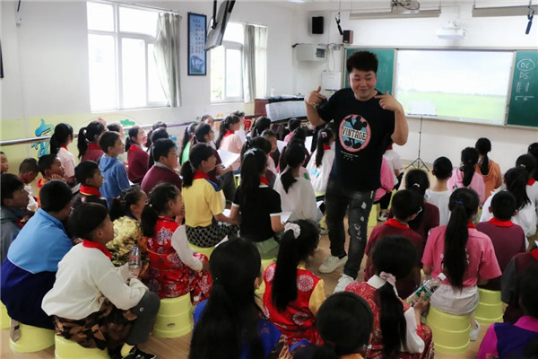 康定市甲根坝片区寄宿制学校30名师生赴蒲阳小学交流学习