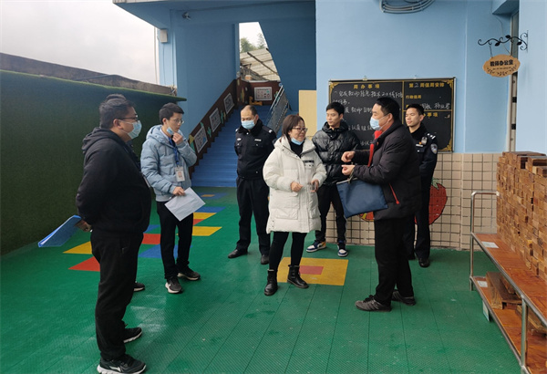 红桥镇中心幼儿园迎江安县食品安全专项监督联合检查