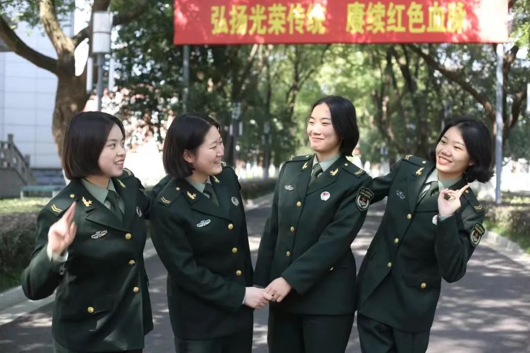 女兵报名图片