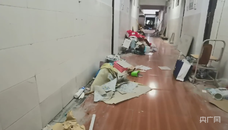 央媒实探长沙医学院让学生住施工宿舍