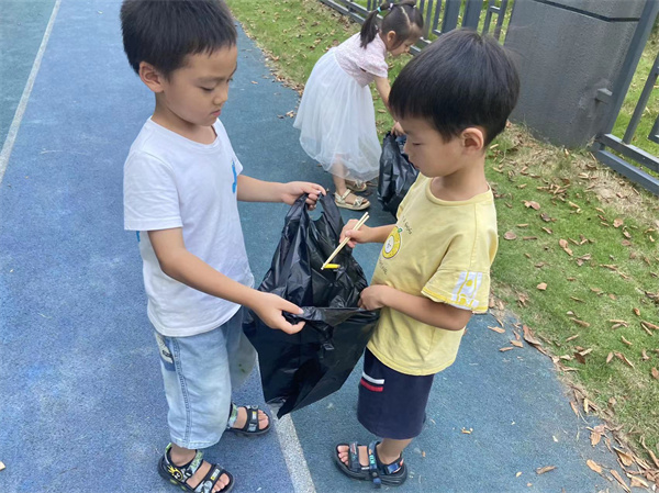 �U江幼儿园开展“减少垃圾污染，共享绿色未来”世界清洁地球日活动 