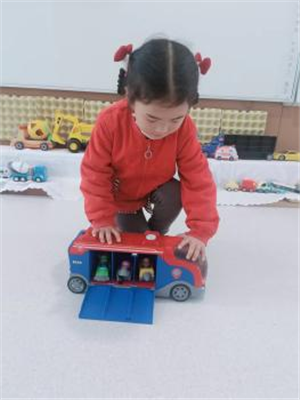 成都市第十七幼儿园潘小菲：师幼互动课程故事分享――《车子奇遇记》