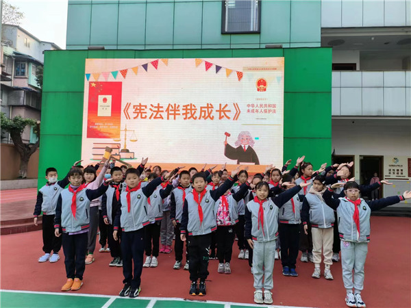 学宪法、诵宪法、绘宪法，芳草小学师生与“法”同行！