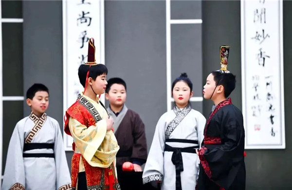 Խǧ꣬Сѧѧ˿·׷