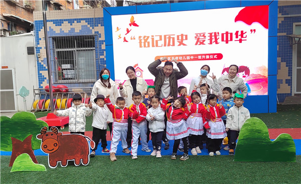 第十六周升旗仪式，青羊区天府幼儿园萌娃厚植爱国情怀