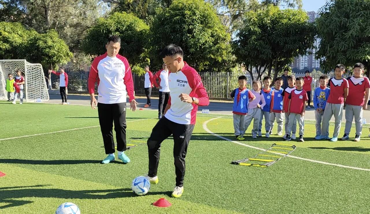 “足”够快乐，2023年中国足协D级教练员培训班走进五十一公里小学