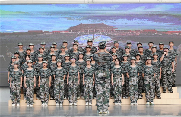 新津实验高中举行“中国心 中国魂”2024级新生班级合唱比赛