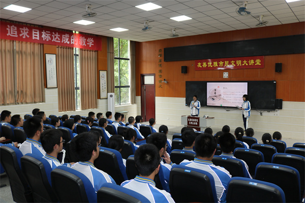 書頁翻動間，大彎中學(xué)創(chuàng)新九班掀起思辨浪潮