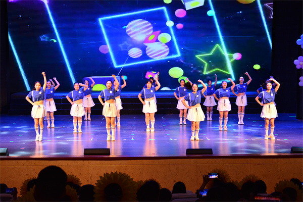 師幼共舞、親子同臺，安岳縣第四幼兒園為孩子送上“童夢盛宴”