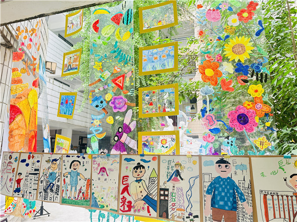 棕叶编出飞鸟梦，繁江小学童心织就奇幻画廊