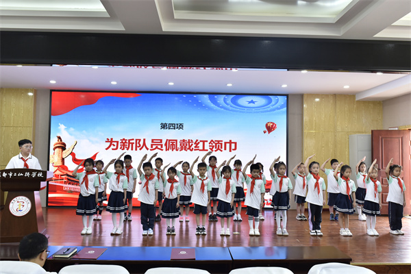 ǿ꣬ѧУ46ѧӹӣ